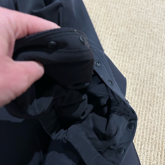 Ivivva pants. Black. Open on the bottom. Very cute and stylish, loose fit - Picture 13 of 13